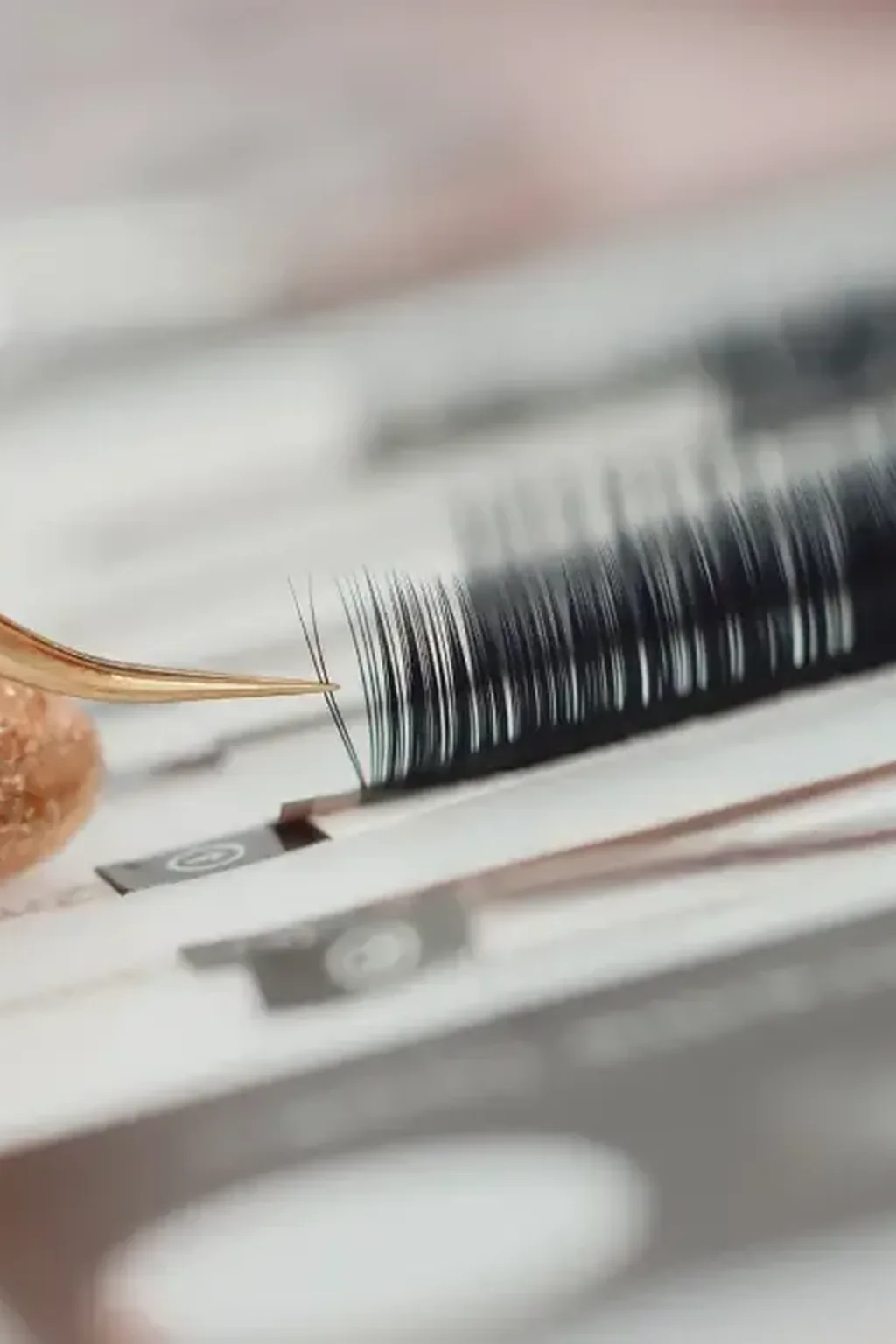 How to practice eyelash extensions before your first client