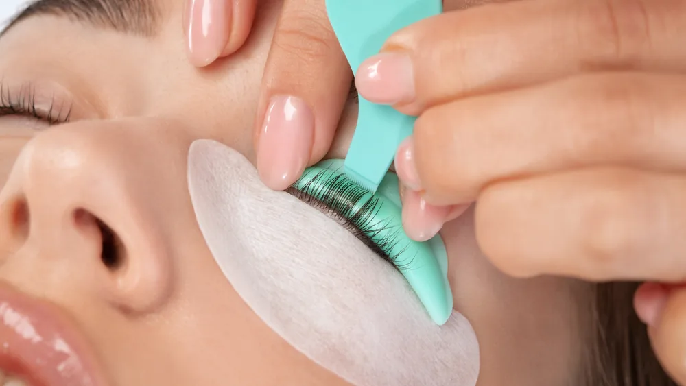 Supervised practice during lash and brow training at ANNAZUR