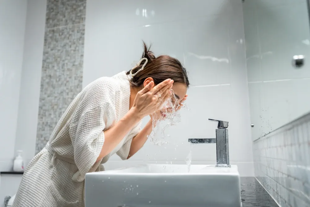 Rinse lashes with fresh water after pool or sea
