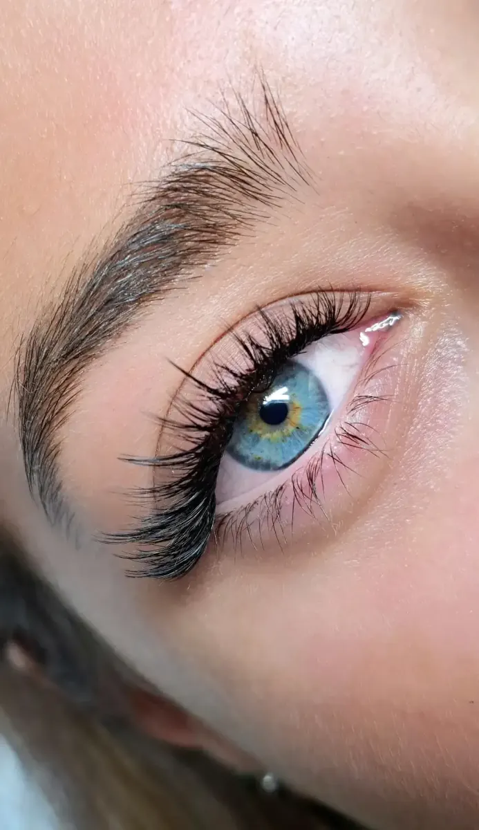 Wispy lashes
